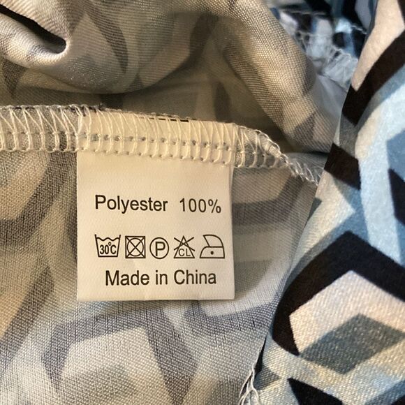 Mermaid Way NWT Silky Lounge Wear/Pajama 2 Piece Set in Geometric Print. Size S. - Picture 8 of 9